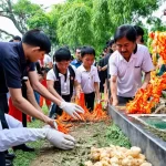 Gia đình sum vầy tảo mộ ngày Thanh Minh