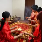 Bốc bát hương thần linh thổ địa