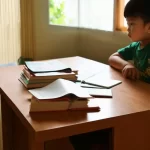 Bàn học cho bé tuổi Thân