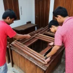 Tháo dỡ bàn thờ cũ