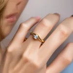 Nhẫn ngón cái cho người mệnh Kim