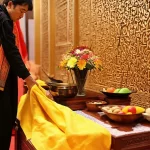 Lau Chùi Bàn Thờ