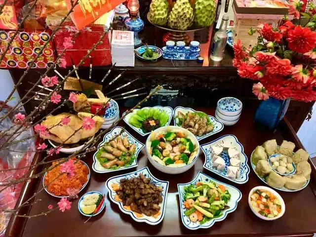 Giấc Mơ Thấy Cúng Bái: Ý Nghĩa Tâm Linh, Điềm Báo Và Con Số May Mắn