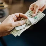 Giấc Mơ Đếm Tiền: Giải Mã Ý Nghĩa Từ Tâm Linh Đến Tâm Lý