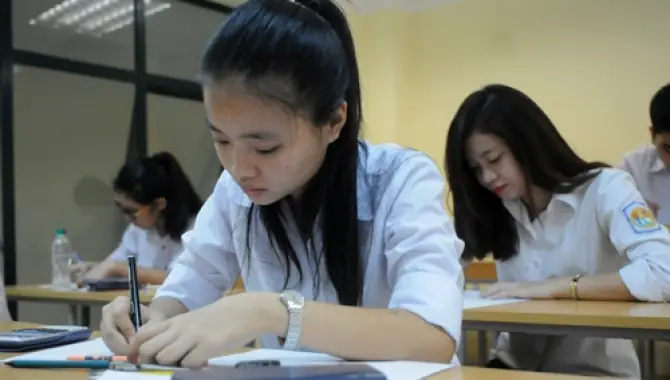 Nằm Mơ Thấy Điểm Cao: Ý Nghĩa Tâm Lý, Điềm Báo Và Cách Ứng Phó Thực Tế