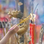 Giấc Mơ Thấy Đi Lễ Đền: Giải Mã Ý Nghĩa Tâm Linh & Thông Điệp Từ Tiềm Thức