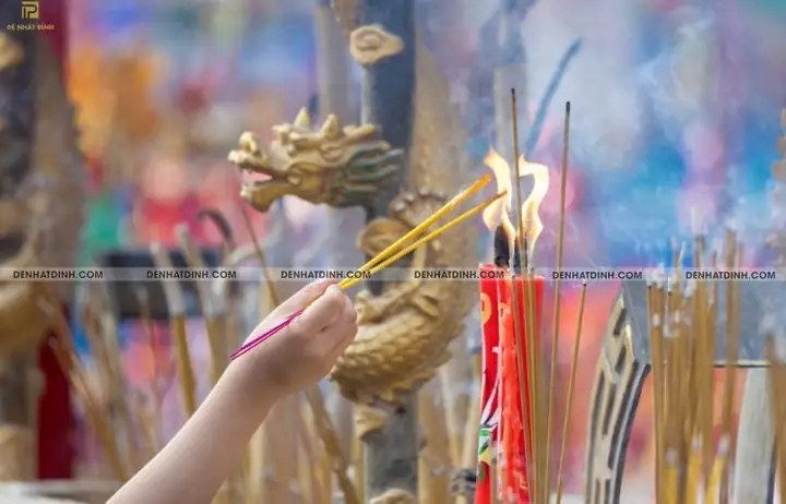Giấc Mơ Thấy Đi Lễ Đền: Giải Mã Ý Nghĩa Tâm Linh & Thông Điệp Từ Tiềm Thức Giấc Mơ Thấy Đi Lễ Đền: Giải Mã Ý Nghĩa Tâm Linh & Thông Điệp Từ Tiềm Thức